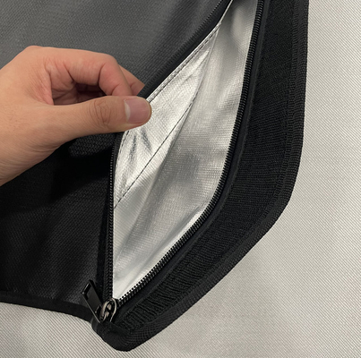 » la borsa a prova di fuoco dell'archivio 7x11 non che irrita rende incombustibile l'apertura del Velcro della borsa dei soldi